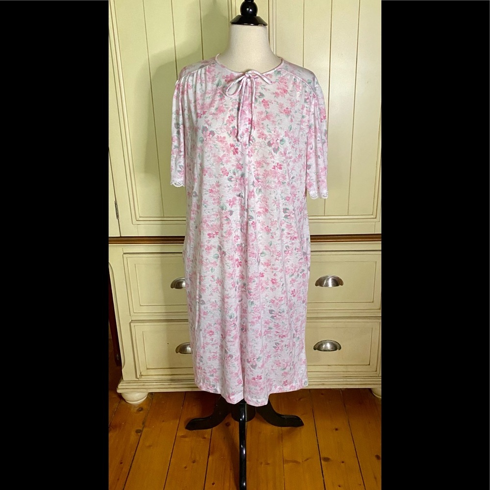 🌸Miss Elaine Lightweight Floral Button Vintage Robe🌸